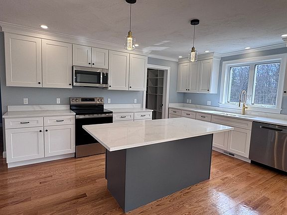 3rd image of 191 E Spring St