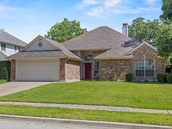 3rd image of 1919 Wood Crest Dr