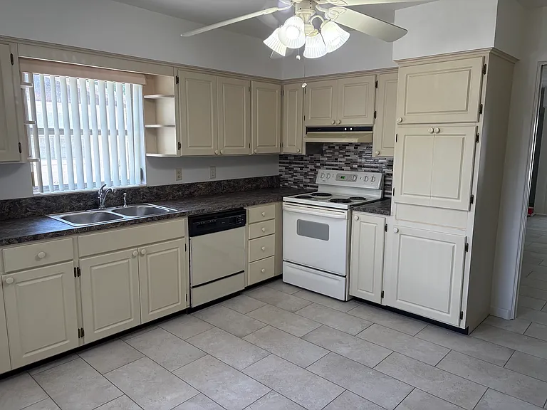 690 Avenue C SE #690 — Photo 8