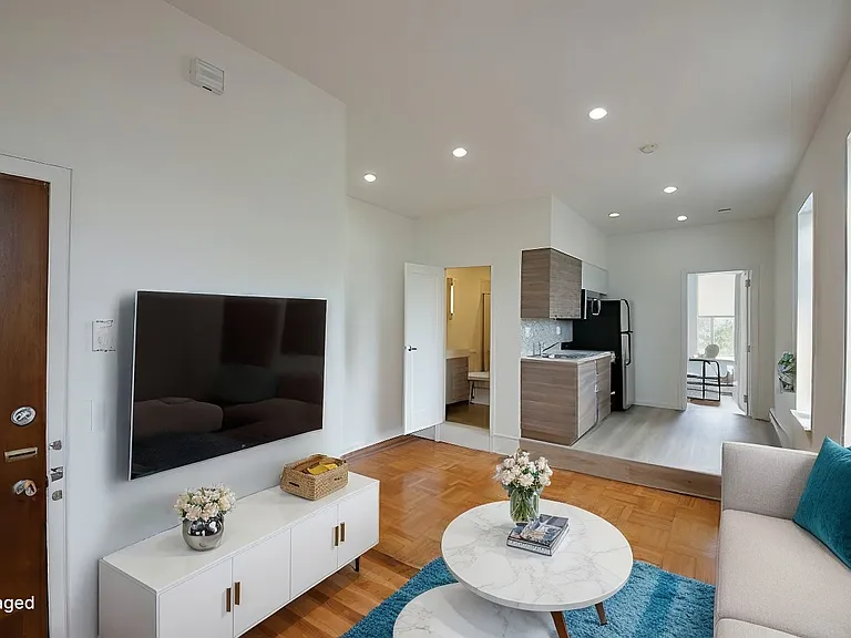 834 Hudson St #1C — Photo 6