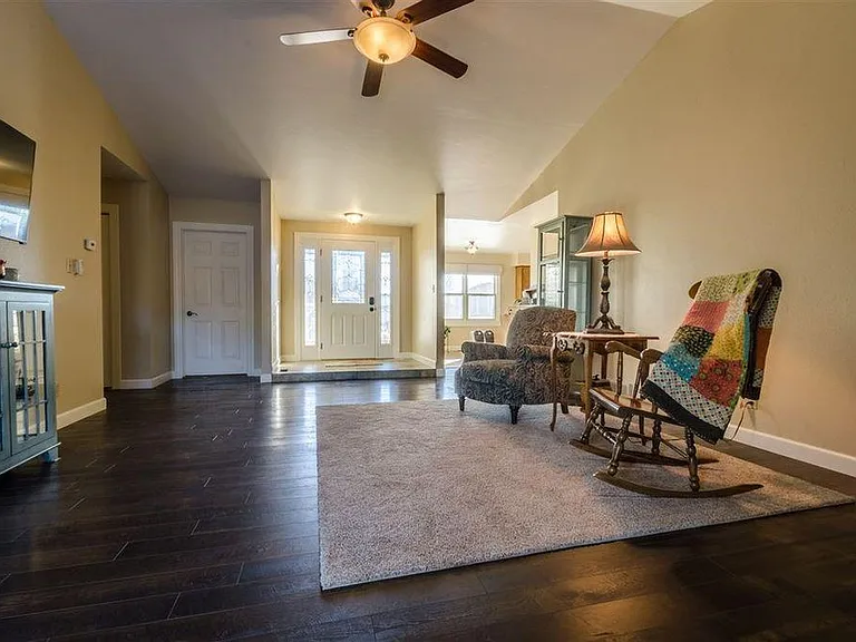 2121 Carrington Ct — Photo 17