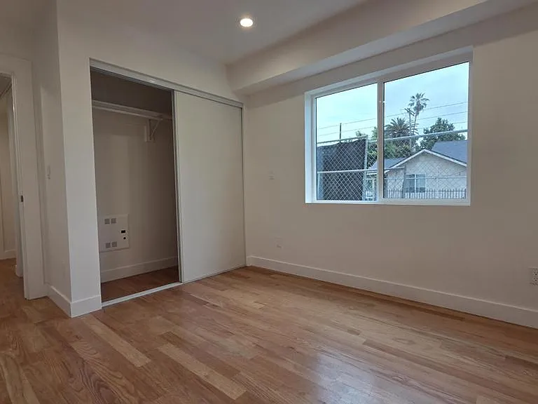 917 1/2 N Ridgewood Pl — Photo 13