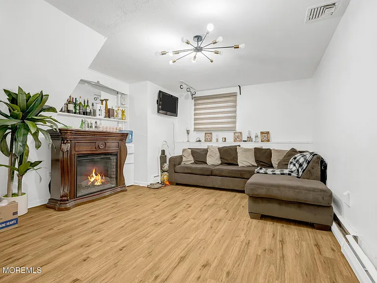 1121 Darlene Ave — Photo 9