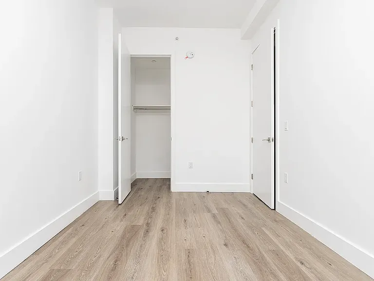 322 Grand Concourse #906 — Photo 11