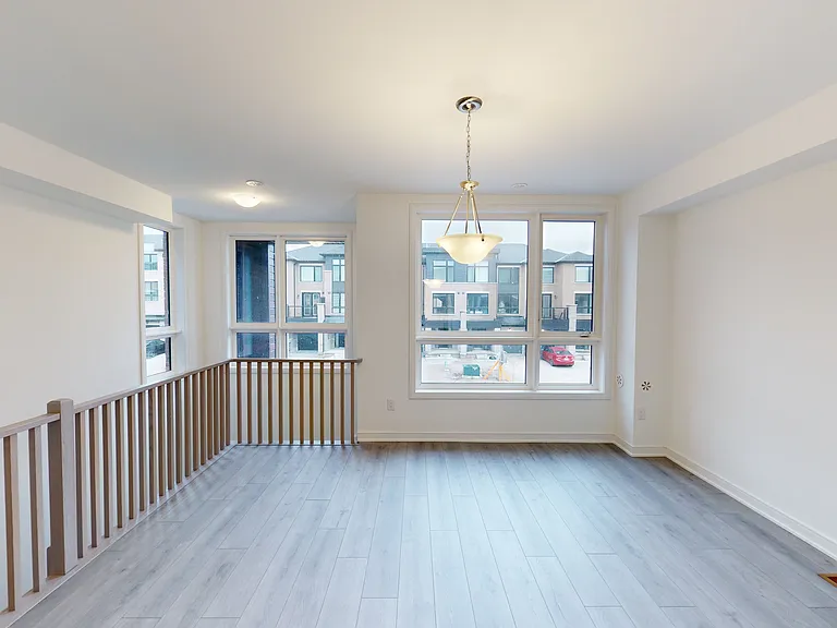 126 Blue Forest Cres — Photo 4