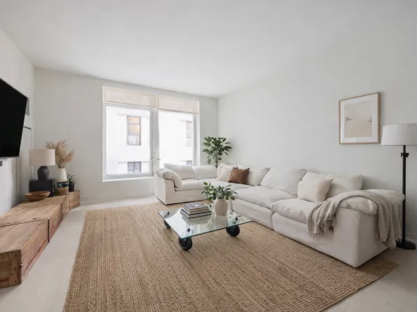 91 Leonard image 1 of 6