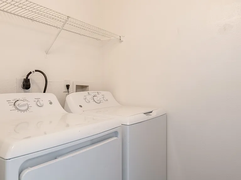 Royal Point Apartments — Photo 35