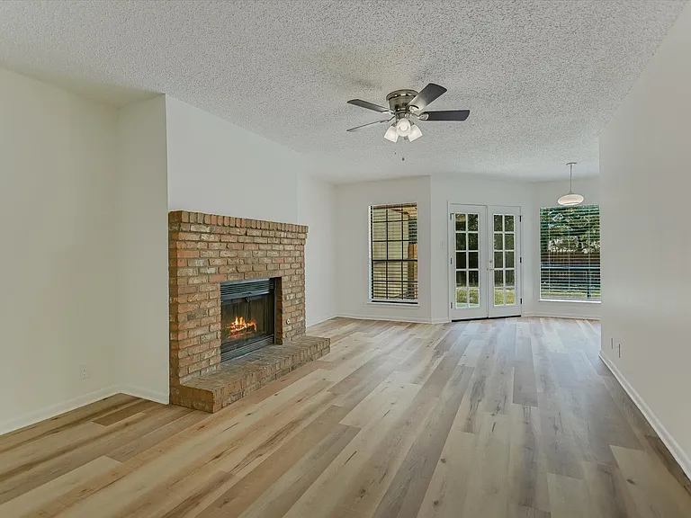 6103 Hill Forest Dr #B — Photo 2