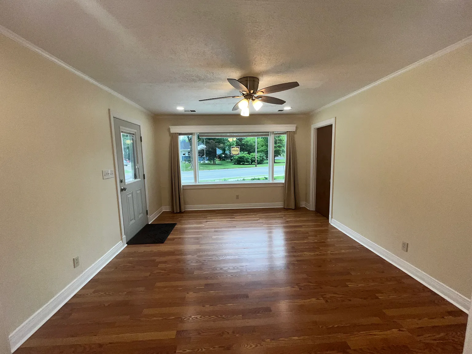 2 bed, 1000 sqft, $1,745 — Photo 4