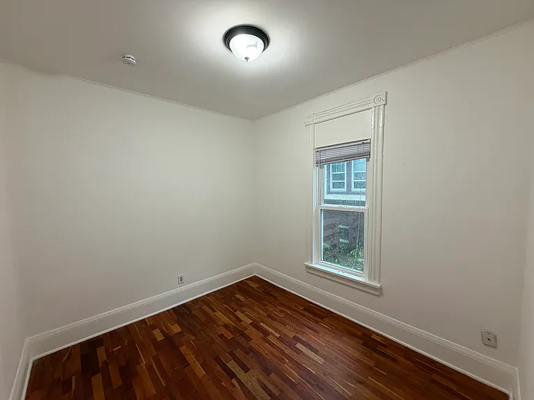 3023 Queen Ave N #1 — Photo 10