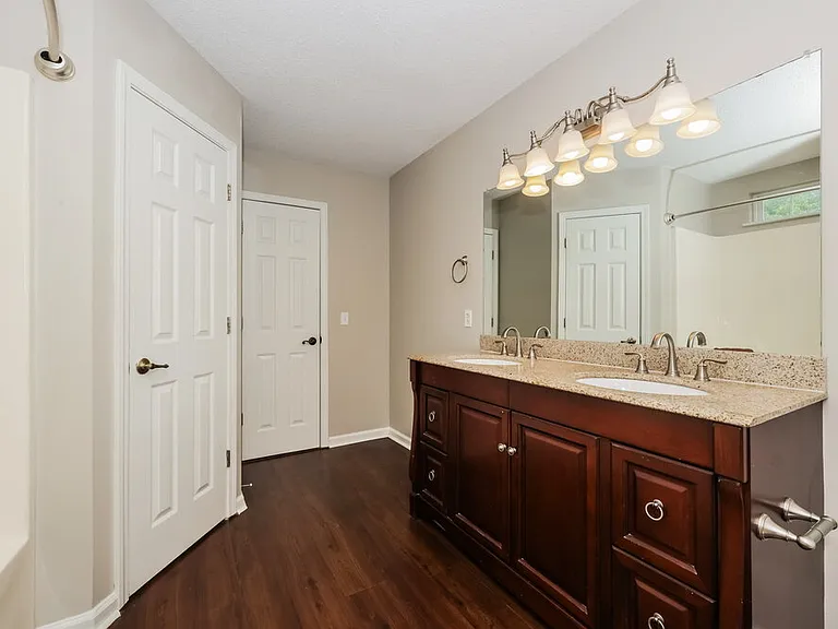 1915 Steaford Ct — Photo 11