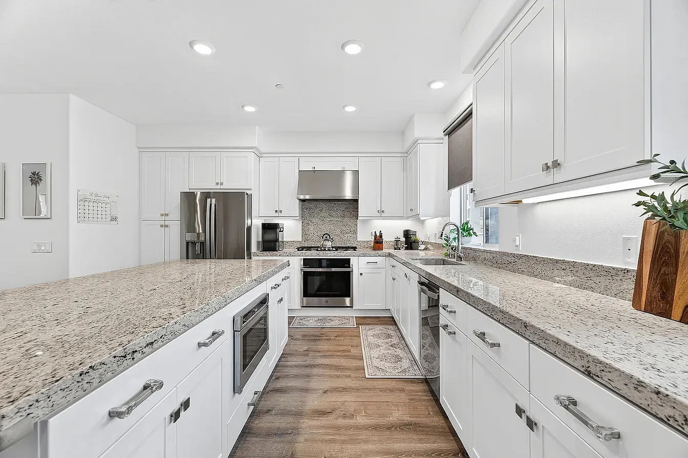 3 bed, 1870 sqft, $3,900 — Photo 2