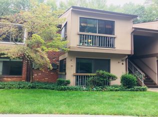 10 Manchester Ct, Red Bank, NJ 07701