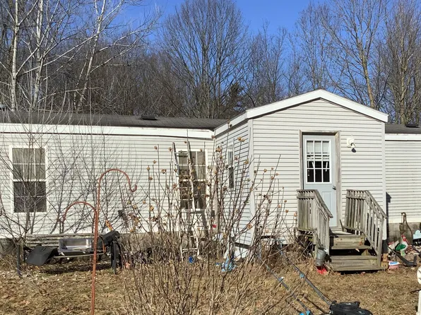 15201 W Almy Rd, Howard City, MI 49329