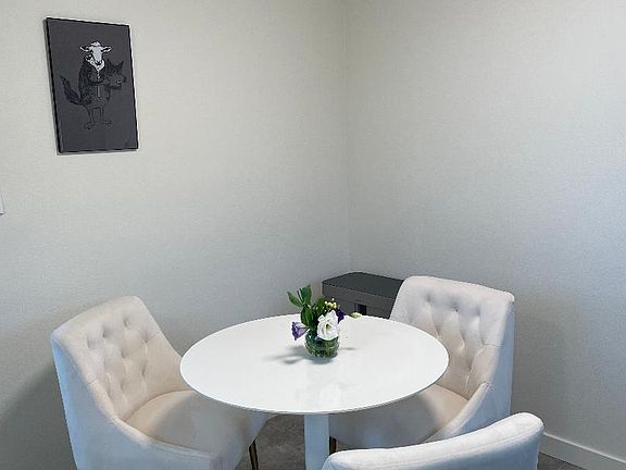 Eat in Kitchen, furnished