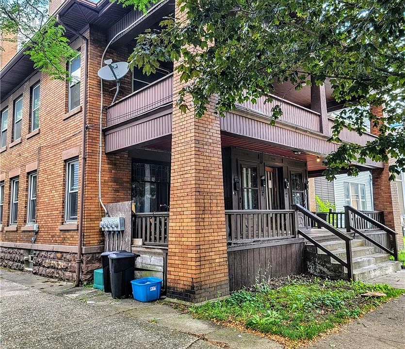 2nd image of 914-918 W 9th St