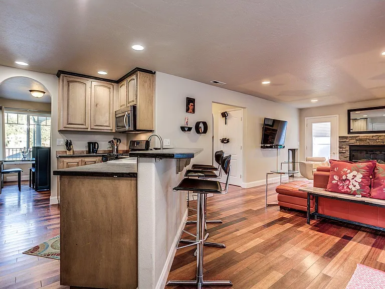 953 N Armstrong Dr — Photo 12