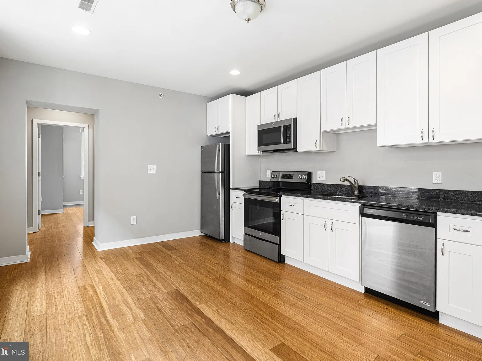1 bed, 650 sqft, $1,500 — Photo 3
