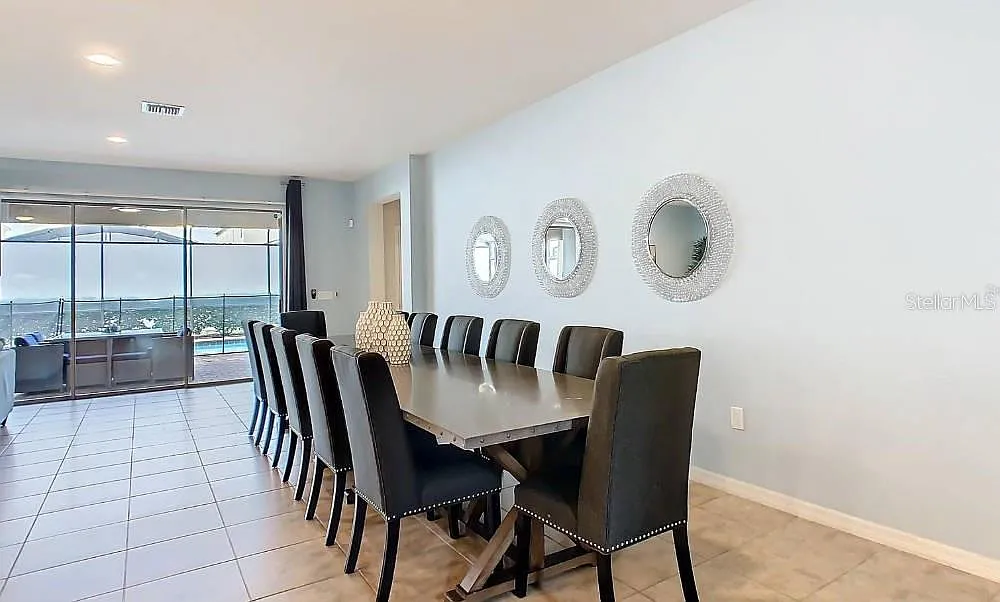 8 bed, 6.0 bath, 4860 sqft, $4,000 — Photo 4