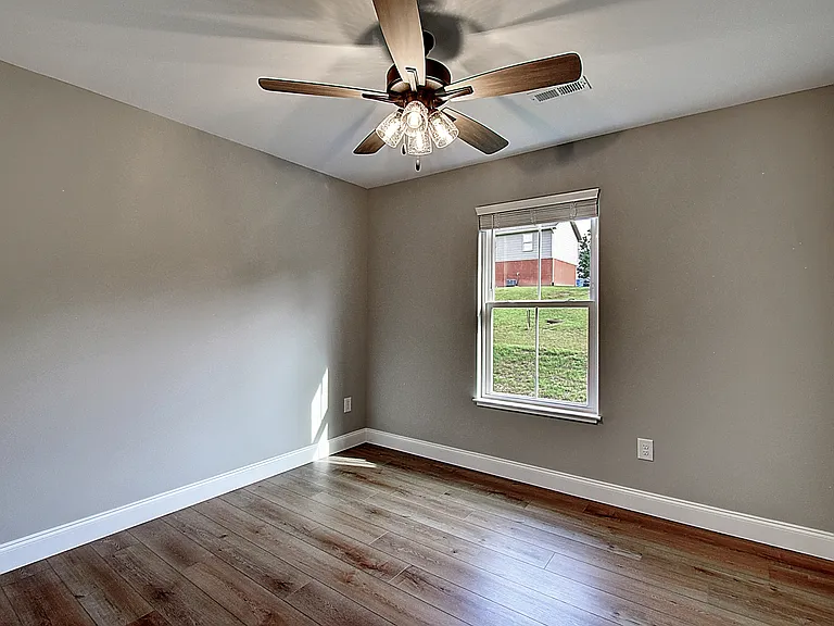 209 University Pkwy #36 — Photo 27
