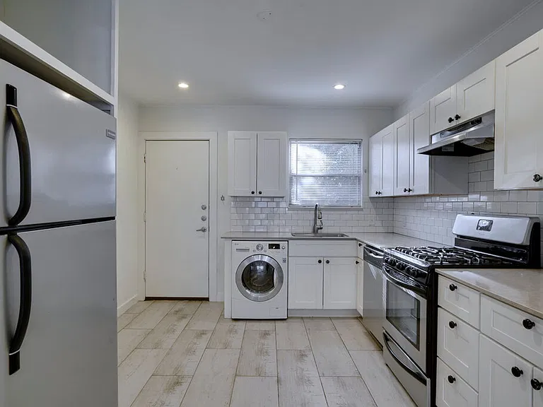 1208 Shelley Ave — Photo 3