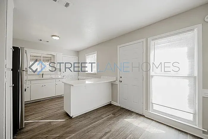 3 bed, 2.0 bath, 984 sqft, $1,535 — Photo 4