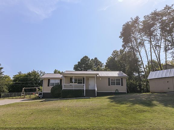 2nd image of 725 Regent Ct