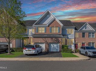 26 Inwood Dr, Manalapan, NJ 07726