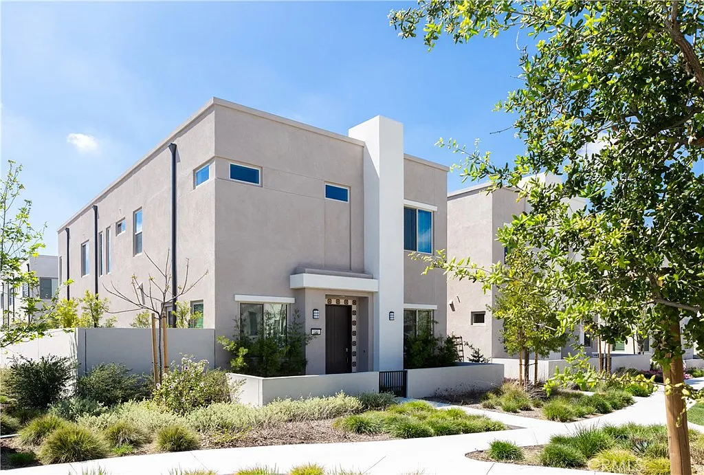 3 bed, 3.5 bath, 1988 sqft, $6,000 — Photo 1