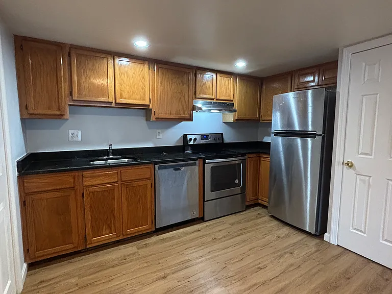 Unit 410 - Kitchen with modern finishes