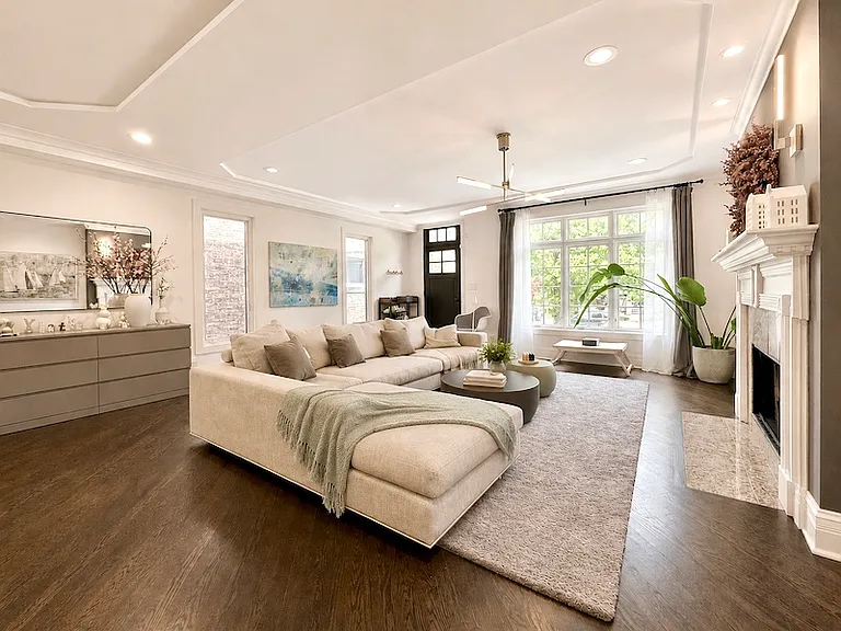 4444 N Winchester Ave — Photo 4