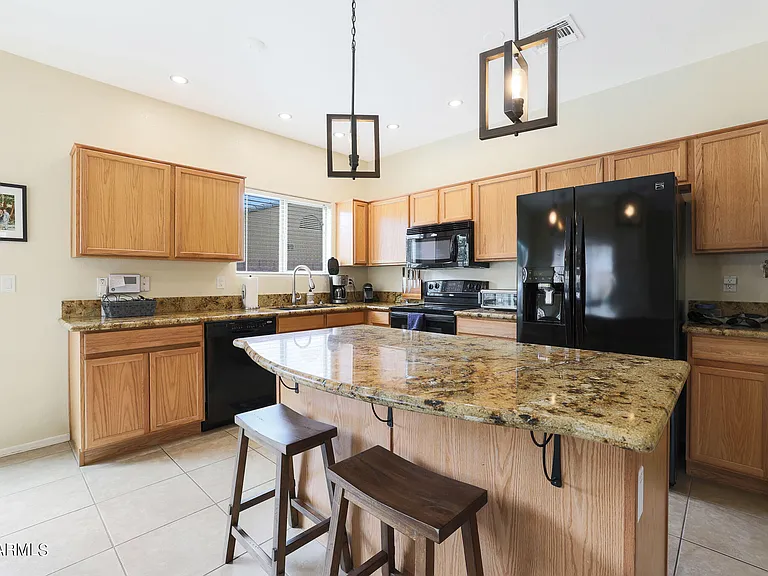 15941 W Mauna Loa Ln — Photo 13