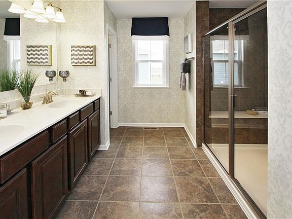 4th image of 841 Oaklawn Dr