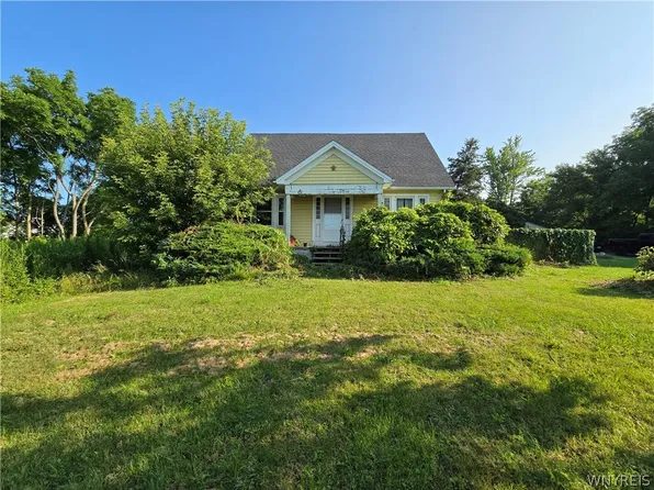 4781 Lower Mountain Rd, Lockport, NY 14094