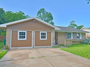 1724 Dolphin Dr, Seabrook, TX 77586
