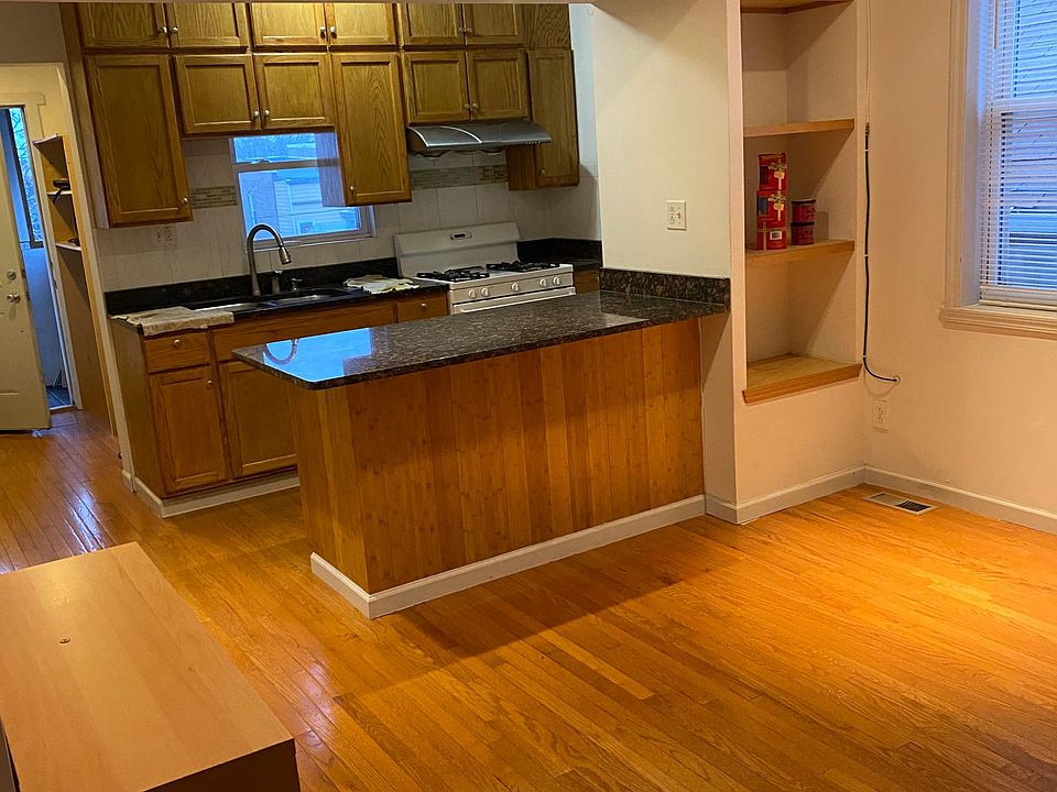 1st image of 3149 S Emerald Ave #3
