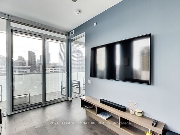 4th image of 28 Wellesley St #1704