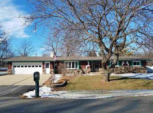 894 Adelaide Rd, Neenah, WI 54956