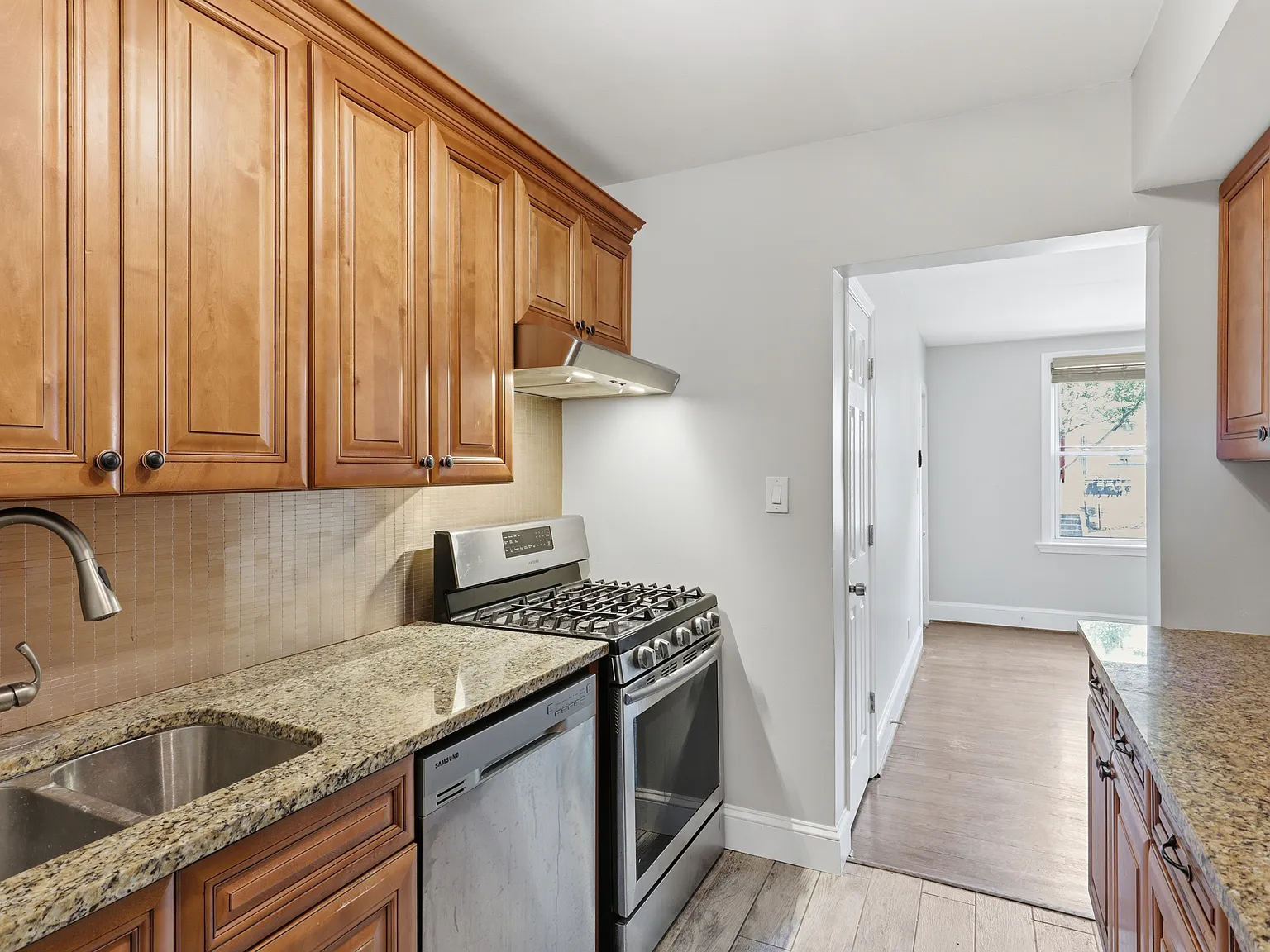 2 bed, 800 sqft, $1,899 — Photo 3