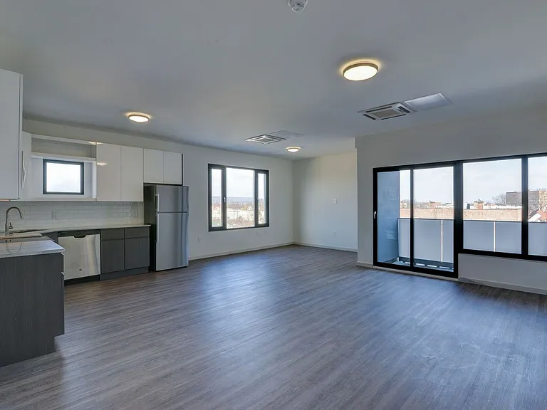 125 S Harrison St — Photo 12