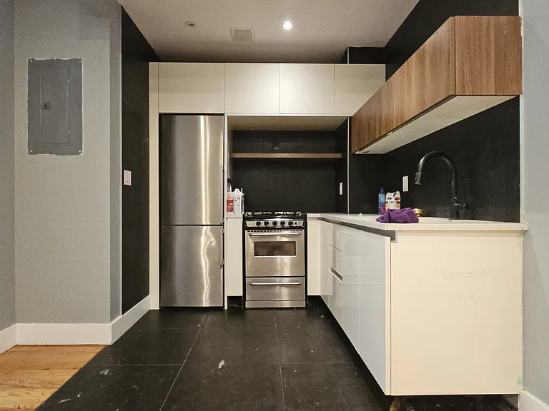 62 E 21st St #4L — Photo 2