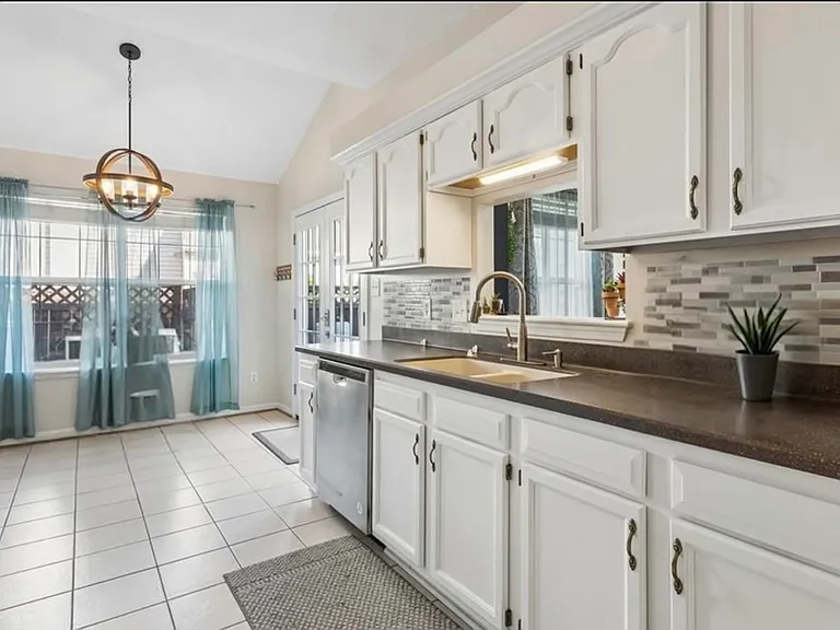 503 Hamlet Ct — Photo 5
