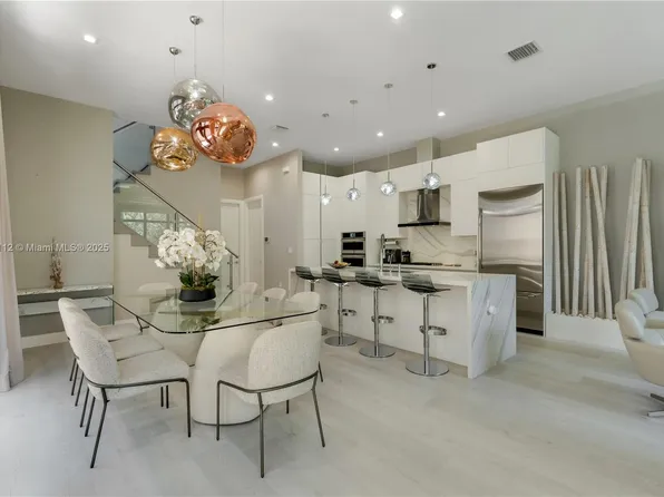 8262 NW 46th St, Doral, FL 33166