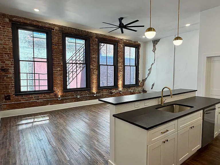 325 N Superior St #202 — Photo 1