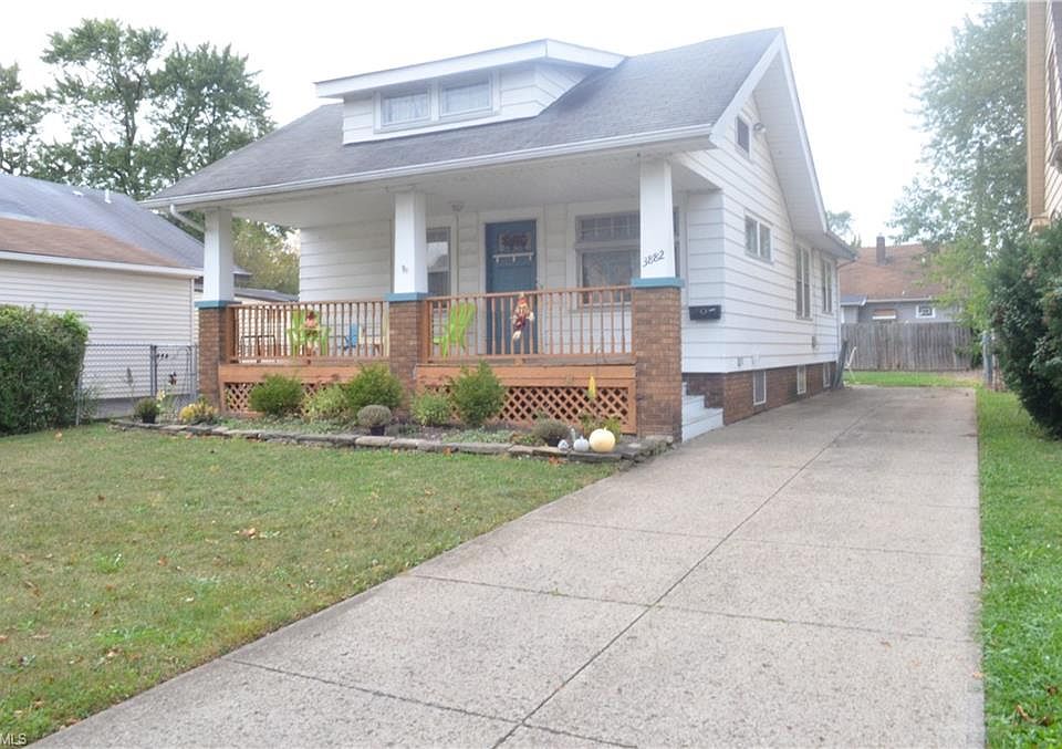 1st image of 3882 W 136th St