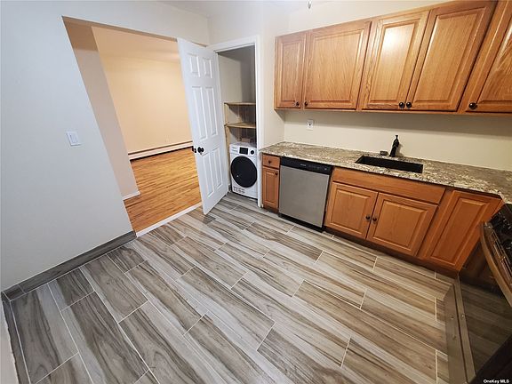 2nd image of 410 Jericho Tpke APT 2B