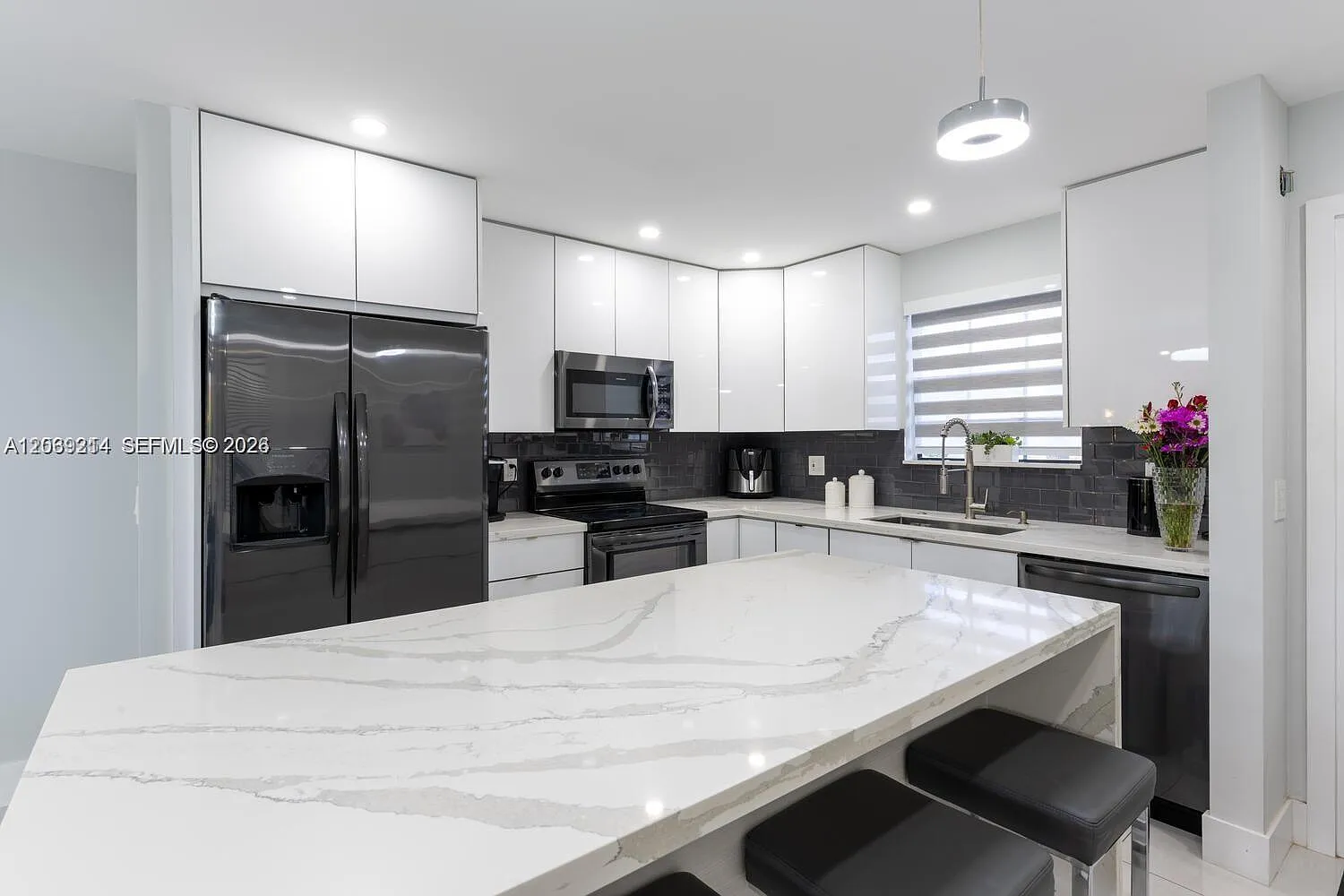 Forest Hills Condo South — Photo 1