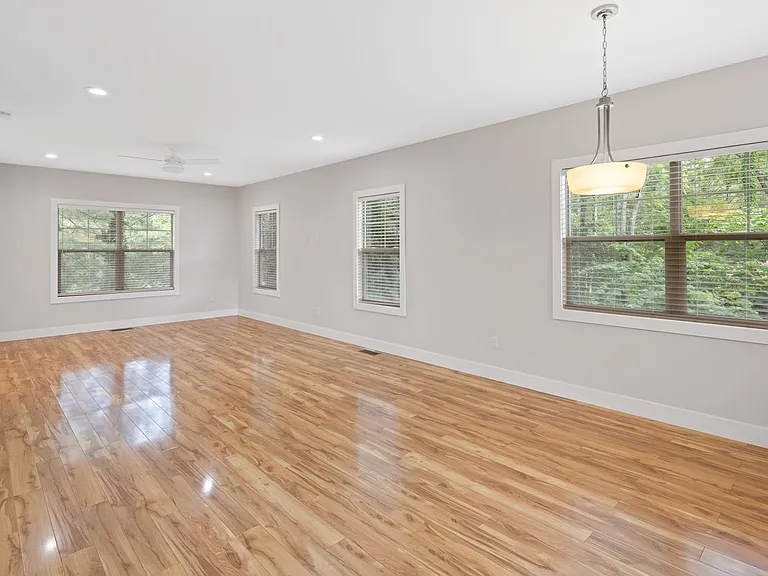 6 Thurland Ave — Photo 3