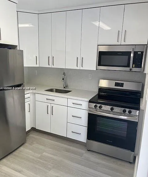 1327 SW 3rd St — Photo 4