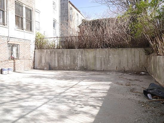 2nd image of 1194 New York Ave